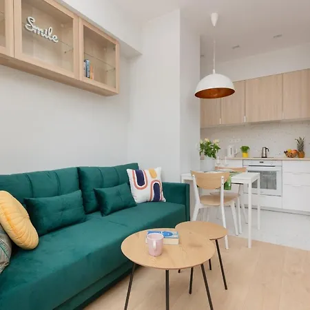 Karolkowa By Renters Apartment