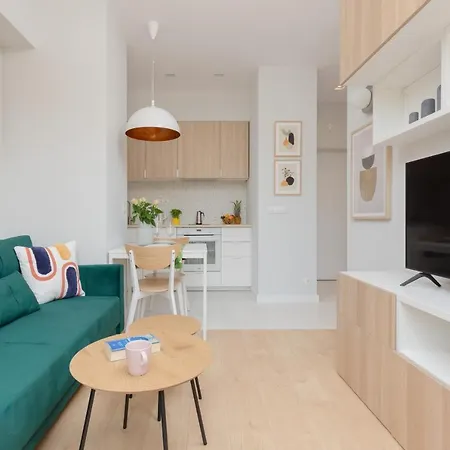 Karolkowa By Renters Apartment