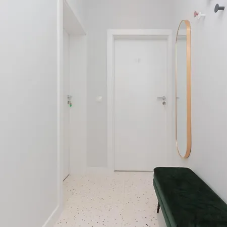 Karolkowa By Renters Apartment